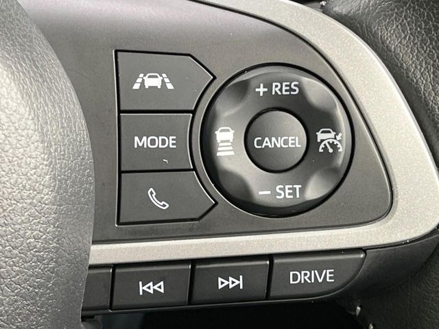 【アダプティブクルーズコントロール】高速道路での長距離走行が楽に!!自動で速度を保つクルーズコントロールが、衝突軽減システムと連携し、前方の車両を感知して車間を保つように速度調節してくれます!!