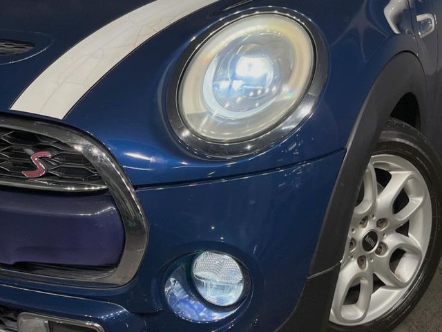 ��LED�w�b�h���C�g:��ԑ��s�����ǍD�Ȏ��E���m�ۂ����S���ĉ^�]�ł��鍂�P�xLED�w�b�h���C�g�𑕔�!�_�����x�������A����d�͂��}�����Ă��܂��B