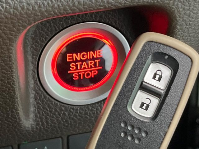 �yHonda�X�}�[�g�L�[�z�J�o����|�P�b�g�ɓ��ꂽ�܂܂ł��h�A�̎{���E�������\�ȃX�}�[�g�L�[�𑕔��B�G���W���̃I���E�I�t�����J�M�����o���K�v����������Ƃ��Ă��֗��ł���