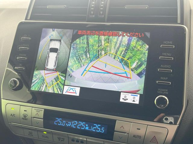 【パノラミックビューモニター】専用のカメラにより、上から見下ろしたような視点で360度クルマの周囲を確認することができます☆死角部分も確認しやすく、狭い場所での切り返しや駐車もスムーズに行えます。