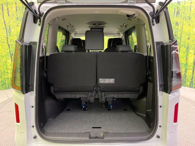 ���i�̂���������ʋ΁A���}���ɏ\���ȉ׎��X�y�[�X���m�ۂ��Ă���܂��B�Z�J���h�V�[�g��|���ƁA�傫�ȉו��̐ύڂ��\�ł���