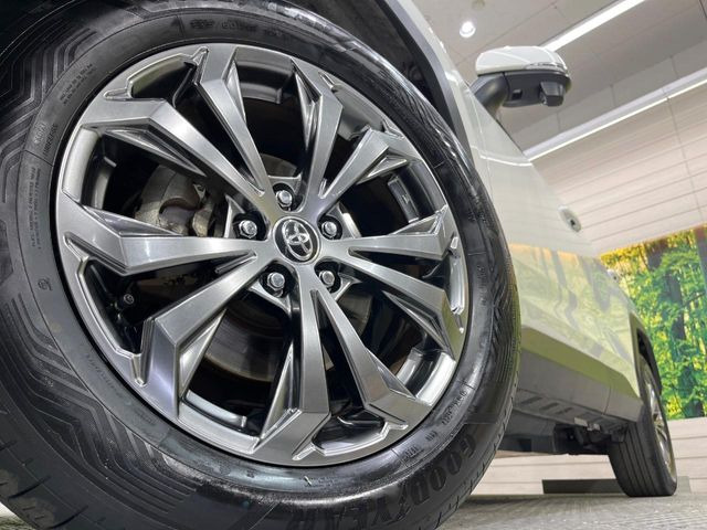 【純正アルミホイール】外観にマッチした純正アルミホイールを装着しております。各種社外アルミホイールや、スタッドレスタイヤも取扱いしております。是非ご相談ください♪