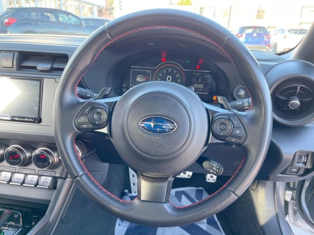 �y�����v�����X�e�A�����O�z�㎿�Ȋv���g�p���邱�ƂŁA��ɂ����������݂ƂĂ��^�]���₷���n���h���ł���