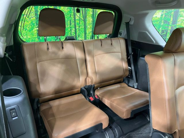 3列目シートはもちろん状態良好☆大人でもゆったりと座って頂けますので、大人数でのお出かけもラクラクです♪ご家族で、気の知れた仲間で、ドライブに行くのが楽しみですね♪
