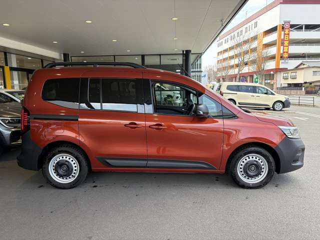 �{���l�b�g�ɓ����ꂽ���u��A���C�h�ȃV�����_�[���C�����n�߂Ƃ���}�g�̂���{�f�B���C�����A�G�N�X�e���A�f�U�C���ɗ͋�����^���Ă�B