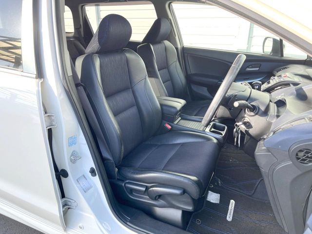 �y�n�[�t���U�[�V�[�g�z�������ƍ���S�n�𗼗������l�C�̃V�[�g���w�ʁE���ʂ̃t�@�u���b�N�f�ނ́A�ʋC���̗ǂ��⊊��ɂ����ɗD��Ă��܂��B�C���╞���ɍ��E���ꂸ���K�ɂ���肢�������܂��B