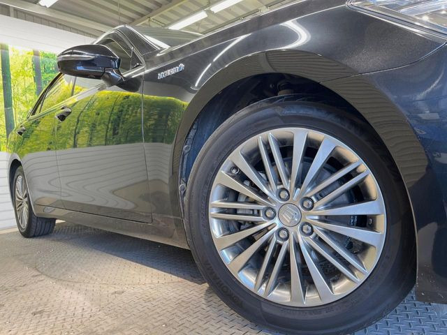 �y����17�C���`�A���~�z�C�[���z�O�ςɃ}�b�`���������A���~�z�C�[���𑕒����Ă���܂��B�e��ЊO�A���~�z�C�[����A�X�^�b�h���X�^�C�����戵�����Ă���܂��B���񂲑��k����������