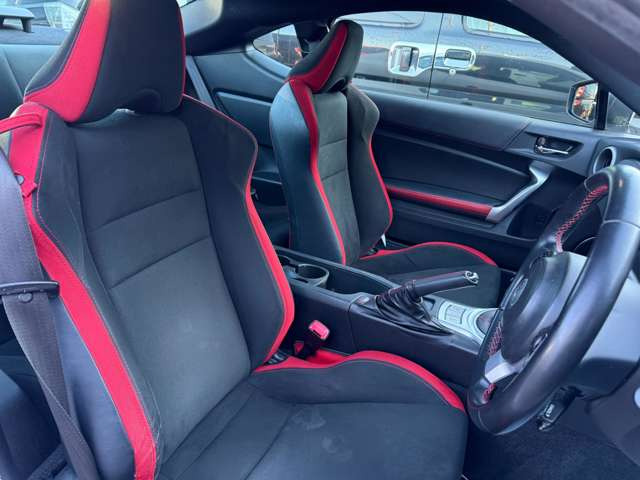 �V�[�g�͐G��S�n�A����S�n�Ƃ��ɏ㎿�Ȏd�オ��B�����ւ̒������h���C�u�ł����ɂ����A���K�ȃh���C�u���y���߂܂��B