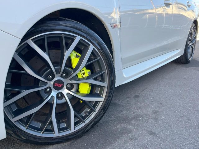 �y�O���[�h��p����19�C���`�A���~�z�C�[���z�f�U�C�����̍��������A���~�z�C�[���𑕒����Ă���܂��B�e��ЊO�A���~�z�C�[����A�X�^�b�h���X�^�C�����戵�����Ă���܂��B���񂲑��k����������