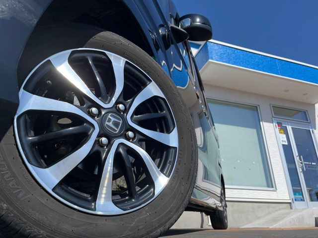 �y����14�C���`�A���~�z�C�[���z�O�ςɃ}�b�`���������A���~�z�C�[���𑕒����Ă���܂��B�e��ЊO�A���~�z�C�[����A�X�^�b�h���X�^�C�����戵�����Ă���܂��B���񂲑��k����������