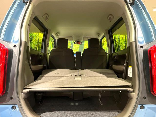 ���i�̂���������ʋ΁A���}���ɏ\���ȉ׎��X�y�[�X���m�ۂ��Ă���܂��B�Z�J���h�V�[�g��|���ƁA�傫�ȉו��̐ύڂ��\�ł���