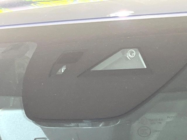 �y�X�}�[�g�u���[�L�T�|�[�g�z���s���ɑO���̎ԗ�����F�����A�Փ˂������Ȏ��͌x��ƃu���[�L�ŏՓˉ���Ɣ�Q�y�����A�V�X�g�B�����S�Ƀh���C�u�����y���݂��������܂��B