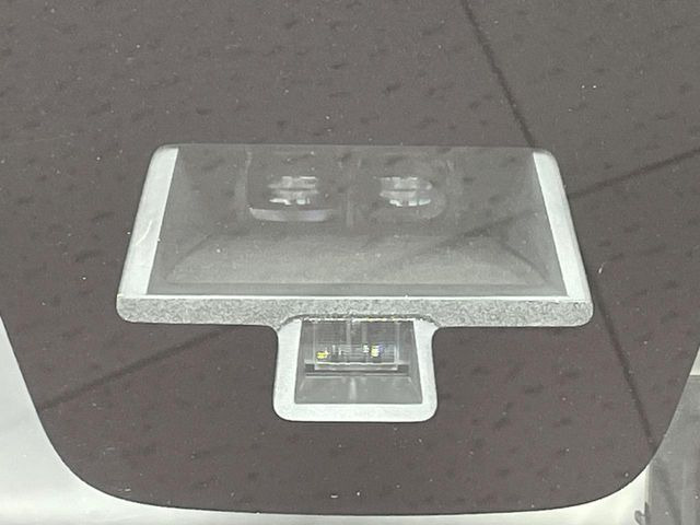 �y�X�}�[�g�u���[�L�T�|�[�g�z���s���ɑO���̎ԗ�����F�����A�Փ˂������Ȏ��͌x��ƃu���[�L�ŏՓˉ���Ɣ�Q�y�����A�V�X�g�B�����S�Ƀh���C�u�����y���݂��������܂��B