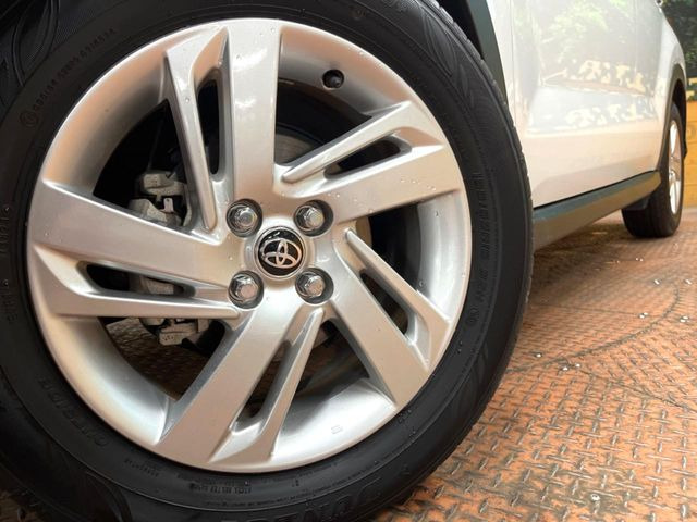 【純正16インチアルミホイール】外観にマッチした純正アルミホイールを装着しております。各種社外アルミホイールや、スタッドレスタイヤも取扱いしております。是非ご相談ください♪