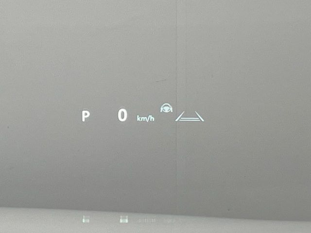 �y�J���[�w�b�h�A�b�v�f�B�X�v���C�z���݂̑��x�⑖�s�����f�W�^���\���ŉ^�]�ȑO���̃K���X�ɓ��e!�J���[�t���Ŏ��F���������A�^�]���ڐ������炳���K�v�ȏ����m�F�ł���̂łƂ��Ă��֗��ň��S!