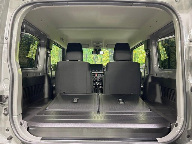 ���i�̂���������ʋ΁A���}���ɏ\���ȉ׎��X�y�[�X���m�ۂ��Ă���܂��B�Z�J���h�V�[�g��|���ƁA�傫�ȉו��̐ύڂ��\�ł���