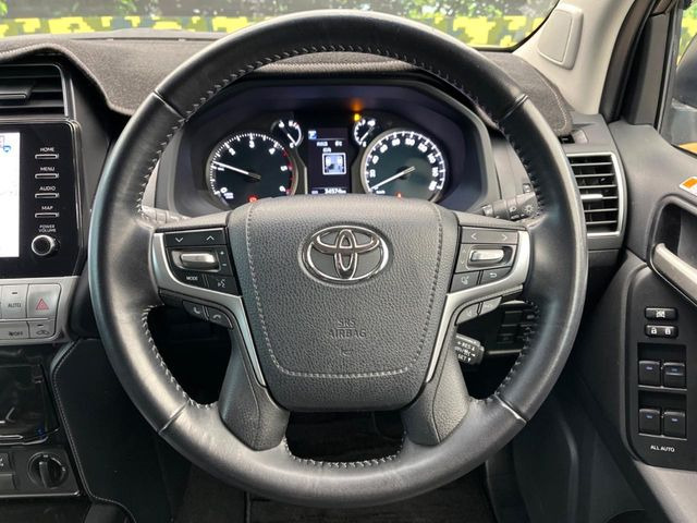 �y�����v�����X�e�A�����O�z�㎿�Ȋv���g�p���邱�ƂŁA��ɂ����������݂ƂĂ��^�]���₷���n���h���ł���