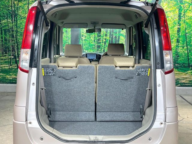 ���i�̂���������ʋ΁A���}���ɏ\���ȉ׎��X�y�[�X���m�ۂ��Ă���܂��B�Z�J���h�V�[�g��|���ƁA�傫�ȉו��̐ύڂ��\�ł���