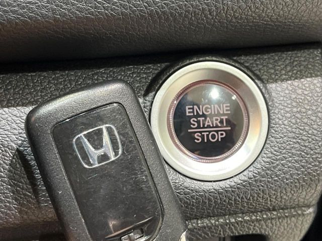 �yHonda�X�}�[�g�L�[�z�J�o����|�P�b�g�ɓ��ꂽ�܂܂ł��h�A�̎{���E�������\�ȃX�}�[�g�L�[�𑕔��B�G���W���̃I���E�I�t�����J�M�����o���K�v����������Ƃ��Ă��֗��ł���