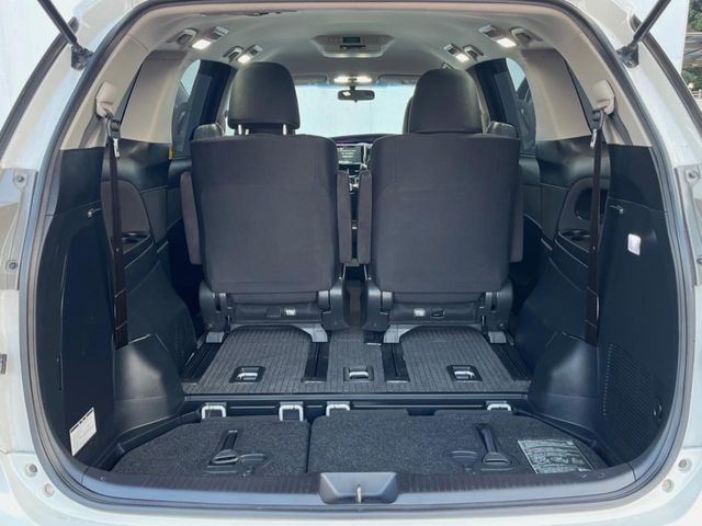 ���i�̂���������ʋ΁A���}���ɏ\���ȉ׎��X�y�[�X���m�ۂ��Ă���܂��B�Z�J���h�V�[�g��|���ƁA�傫�ȉו��̐ύڂ��\�ł���