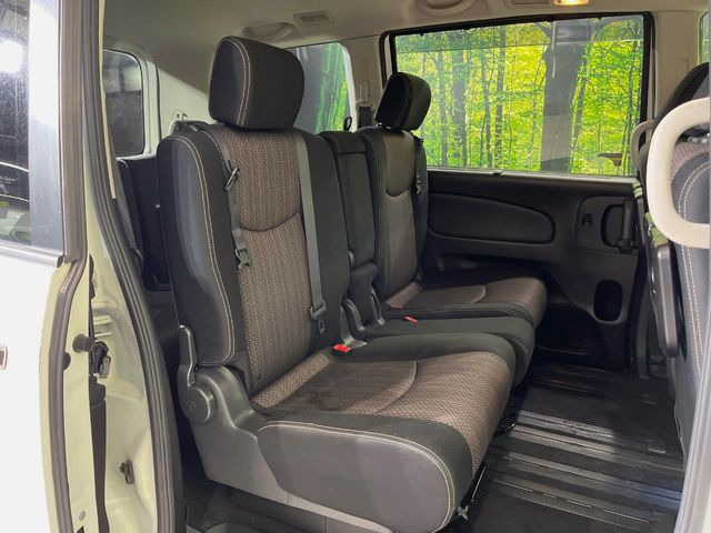 �Z�J���h�V�[�g�͒������������ƂȂ��Ă���A�X���C�h����ΒʘH�X�y�[�X���o��!�O��̈ړ����Ƃ��Ă��ȒP�ł���������A8����Ԏ������K�ȍ���S�n�̃V�[�g�ƂȂ��Ă��܂���