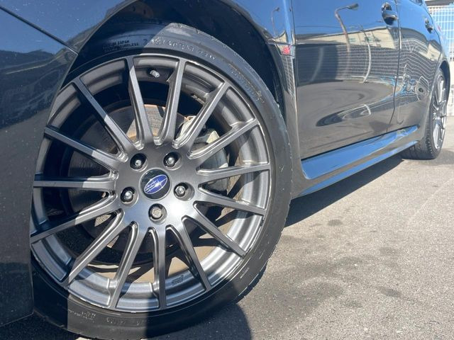 �y�O���[�h��p����18�C���`�A���~�z�C�[���z�f�U�C�����̍��������A���~�z�C�[���𑕒����Ă���܂��B�e��ЊO�A���~�z�C�[����A�X�^�b�h���X�^�C�����戵�����Ă���܂��B���񂲑��k����������