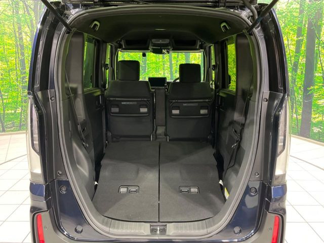 ���i�̂���������ʋ΁A���}���ɏ\���ȉ׎��X�y�[�X���m�ۂ��Ă���܂��B�Z�J���h�V�[�g��|���ƁA�傫�ȉו��̐ύڂ��\�ł���