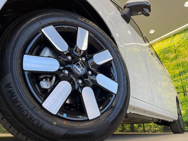 �y����15�C���`�A���~�z�C�[���z�O�ςɃ}�b�`���������A���~�z�C�[���𑕒����Ă���܂��B�e��ЊO�A���~�z�C�[����A�X�^�b�h���X�^�C�����戵�����Ă���܂��B���񂲑��k����������