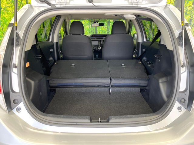 ���i�̂���������ʋ΁A���}���ɏ\���ȉ׎��X�y�[�X���m�ۂ��Ă���܂��B�Z�J���h�V�[�g��|���ƁA�傫�ȉו��̐ύڂ��\�ł���