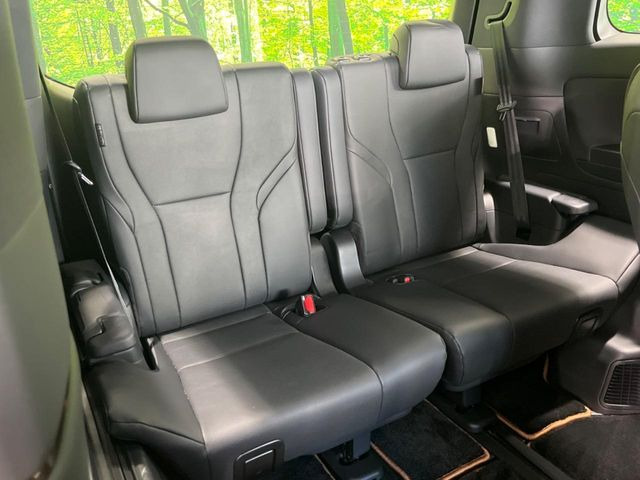 3列目シートはもちろん状態良好☆大人でもゆったりと座って頂けますので、大人数でのお出かけもラクラクです♪ご家族で、気の知れた仲間で、ドライブに行くのが楽しみですね♪