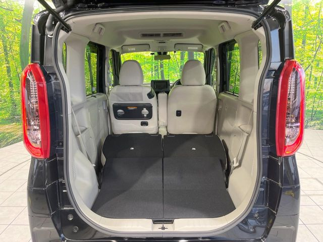 ���i�̂���������ʋ΁A���}���ɏ\���ȉ׎��X�y�[�X���m�ۂ��Ă���܂��B�Z�J���h�V�[�g��|���ƁA�傫�ȉו��̐ύڂ��\�ł���