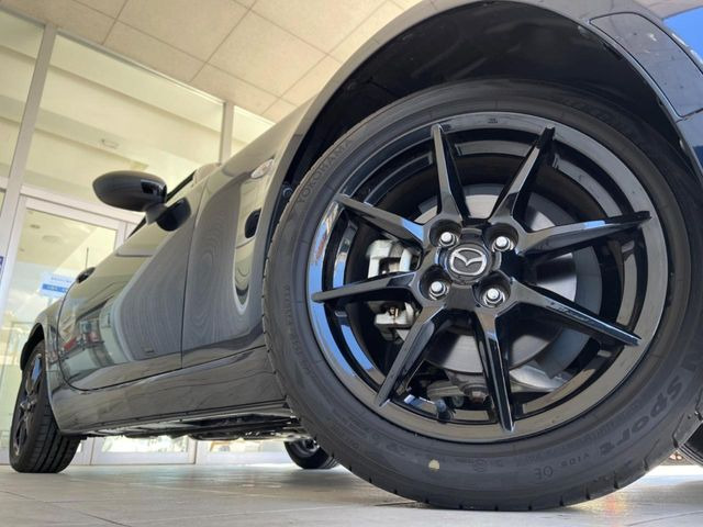 �y����16�C���`�A���~�z�C�[���z�O�ςɃ}�b�`���������A���~�z�C�[���𑕒����Ă���܂��B�e��ЊO�A���~�z�C�[����A�X�^�b�h���X�^�C�����戵�����Ă���܂��B���񂲑��k����������