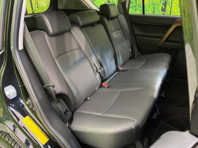 後部座席も気になるようなキズ・汚れやへたり等、大きなダメージはなく、良好な状態です。