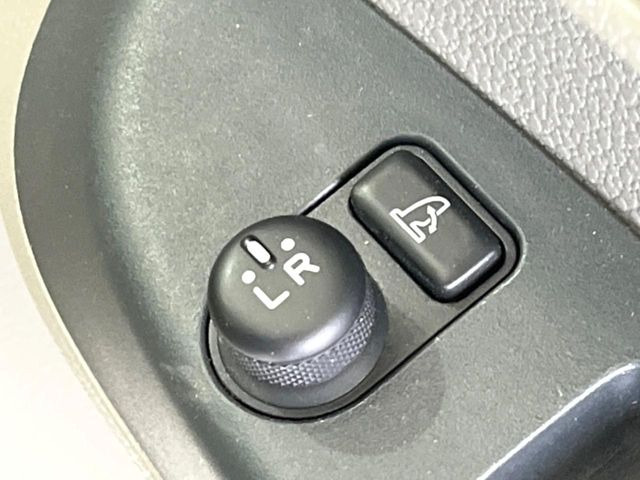 �y�d���i�[�~���[�z�T�C�h�~���[�͓d���i�[���ƂȂ��Ă���A�������ԏ�ł��L�Y�������X�N��}�����܂��B