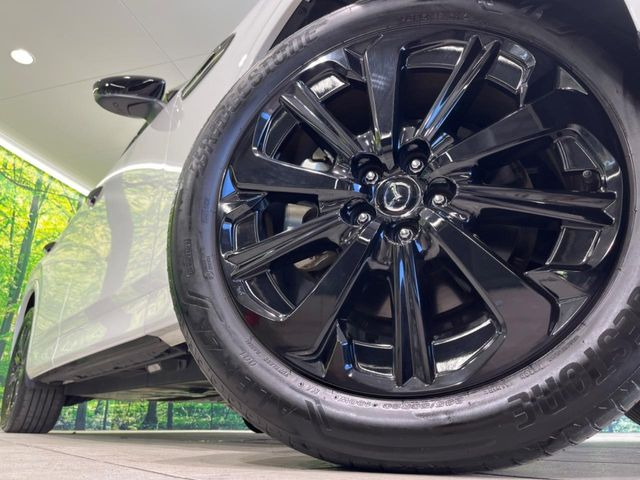 【純正20インチアルミホイール】外観にマッチした純正アルミホイールを装着しております。各種社外アルミホイールや、スタッドレスタイヤも取扱いしております。是非ご相談ください♪