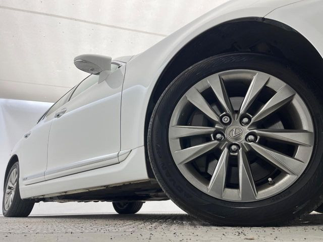 �y����18�C���`�A���~�z�C�[���z�O�ςɃ}�b�`���������A���~�z�C�[���𑕒����Ă���܂��B�e��ЊO�A���~�z�C�[����A�X�^�b�h���X�^�C�����戵�����Ă���܂��B���񂲑��k����������