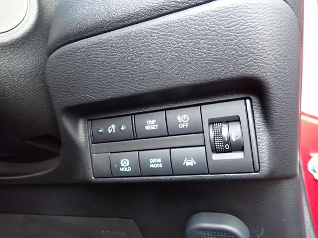 ���D�ꂽ�d���������ECO�A�X���ł̎ԑ����R���g���[�����₷��NORMAL�A�L�r�L�r�Ƃ��������SPORT�Ƃ���3�̃h���C�u���[�h��