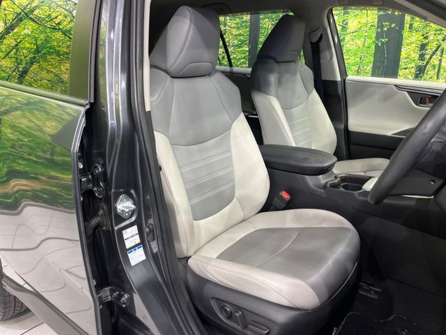 【シートヒーター】寒い日に重宝するシートヒーター!エアコンより早く温まってくれるので寒がりの人も安心ですね♪エアコンの温風は乾燥するから苦手、という方にもをおすすめです。