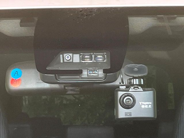 �y�g���^�Z�[�t�e�B�Z���X�z���s���ɑO���̎ԗ�����F�����A�Փ˂������Ȏ��͌x��ƃu���[�L�ŏՓˉ���Ɣ�Q�y�����A�V�X�g�B�����S�Ƀh���C�u�����y���݂��������܂��B