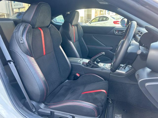 �y�n�[�t���U�[�V�[�g�z�������ƍ���S�n�𗼗������l�C�̃V�[�g���w�ʁE���ʂ̓X�G�[�h���ƂȂ��Ă���A���G��⊊��ɂ����ɗD��Ă��܂��B�C���╞���ɍ��E���ꂸ���K�ɂ���肢�������܂��B