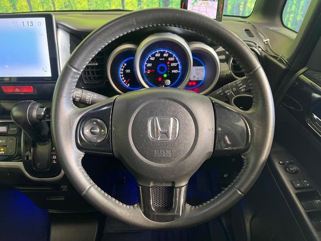 �y�����v�����X�e�A�����O�z�㎿�Ȋv���g�p���邱�ƂŁA��ɂ����������݂ƂĂ��^�]���₷���n���h���ł���