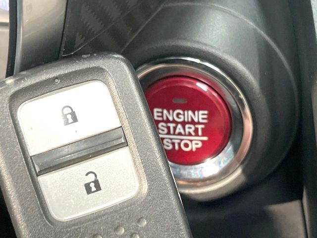 �yHonda�X�}�[�g�L�[�z�J�o����|�P�b�g�ɓ��ꂽ�܂܂ł��h�A�̎{���E�������\�ȃX�}�[�g�L�[�𑕔��B�G���W���̃I���E�I�t�����J�M�����o���K�v����������Ƃ��Ă��֗��ł���