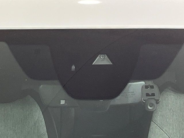 �yi-ACTIVESENSE�z���s���ɑO���̎ԗ�����F�����A�Փ˂������Ȏ��͌x��ƃu���[�L�ŏՓˉ���Ɣ�Q�y�����A�V�X�g�B�����S�Ƀh���C�u�����y���݂��������܂��B