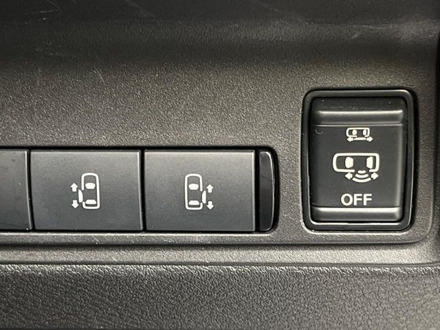 �y�����X���C�h�h�A�z���ԏ�ŗׂ̎ԂƂ̊Ԋu���������ɂ������A�X���C�h�h�A�Ȃ���S!�h�A�I�[�v������������炸�A�J�������L���̂ŏ��~�肪�Ƃ��Ă��ȒP�ł��B�傫�ȉו��̏o���������Ȃ���\��