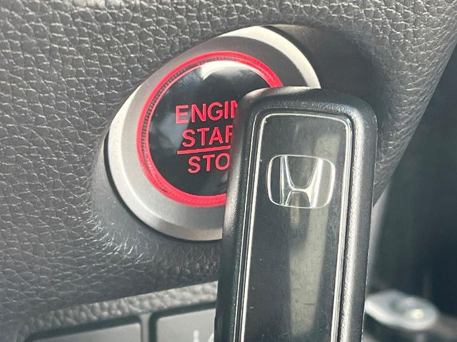 �yHonda�X�}�[�g�L�[�z�J�o����|�P�b�g�ɓ��ꂽ�܂܂ł��h�A�̎{���E�������\�ȃX�}�[�g�L�[�𑕔��B�G���W���̃I���E�I�t�����J�M�����o���K�v����������Ƃ��Ă��֗��ł���