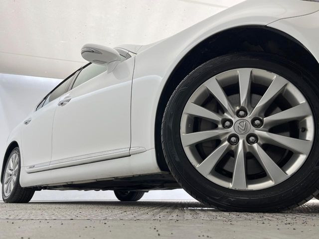 �y����18�C���`�A���~�z�C�[���z�O�ςɃ}�b�`���������A���~�z�C�[���𑕒����Ă���܂��B�e��ЊO�A���~�z�C�[����A�X�^�b�h���X�^�C�����戵�����Ă���܂��B���񂲑��k����������