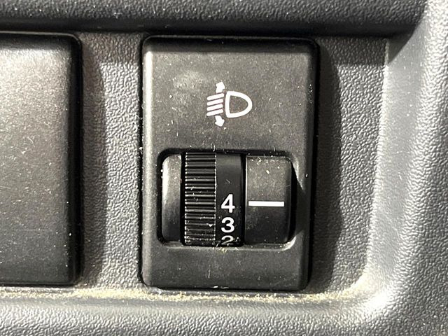 �y�w�b�h���C�g���x���C�U�[�z���g�Ń��C�g�̍����𒲐����邱�ƂŁA�^�]�����K�ɂȂ�܂�?