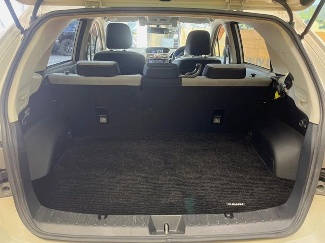 ���i�̂���������ʋ΁A���}���ɏ\���ȉ׎��X�y�[�X���m�ۂ��Ă���܂��B�Z�J���h�V�[�g��|���ƁA�傫�ȉו��̐ύڂ��\�ł���