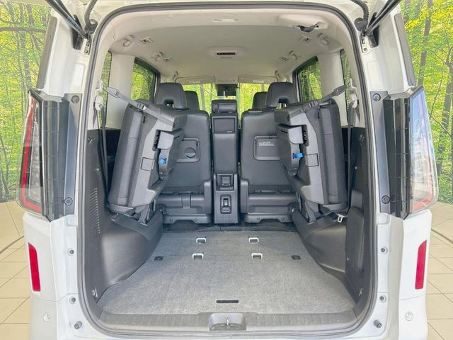 ���i�̂���������ʋ΁A���}���ɏ\���ȉ׎��X�y�[�X���m�ۂ��Ă���܂��B�Z�J���h�V�[�g��|���ƁA�傫�ȉו��̐ύڂ��\�ł���