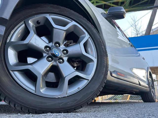 �y����17�C���`�A���~�z�C�[���z�O�ςɃ}�b�`���������A���~�z�C�[���𑕒����Ă���܂��B�e��ЊO�A���~�z�C�[����A�X�^�b�h���X�^�C�����戵�����Ă���܂��B���񂲑��k����������